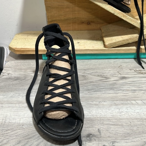 A7EIJE Black Genuine Leather lace up sandals size 7.5 - Picture 4 of 9